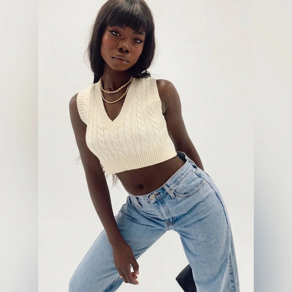 Princess Polly Sydney Cropped V-Neck Sweater Vest in Cream Size S/M - Picture 4 of 13